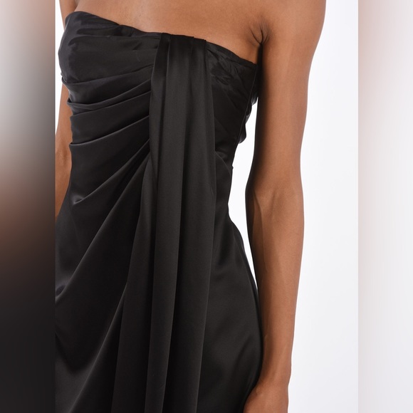 Dolce and Gabbana Off the shoulder silk-satin mini dress US:2-4 - Picture 9 of 9